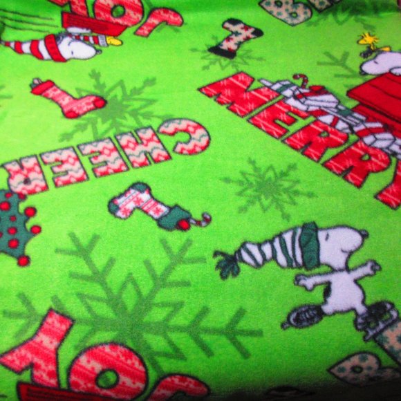 Peanuts Snoopy Joy Merry 87" x 58" Fleece Blanket - Picture 3 of 3